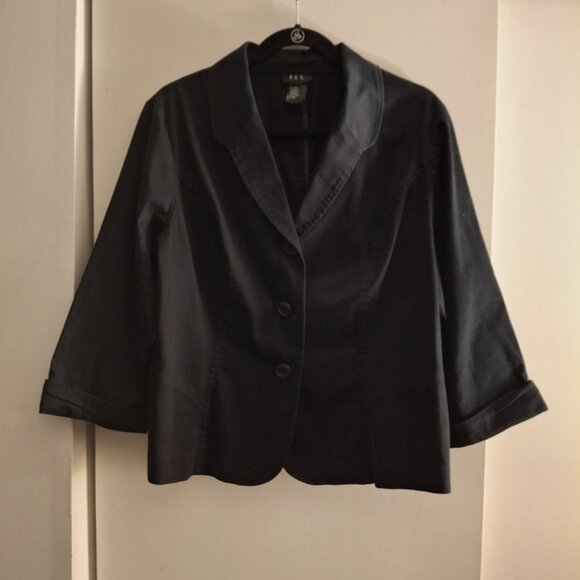 R.Q.T. Women's Black Button-Front Blazer with Classic Lapel & Fitted Silhouette - Picture 1 of 7